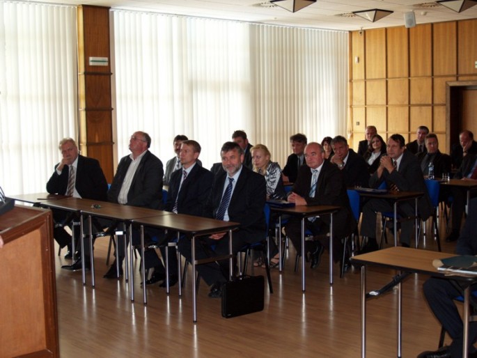 Účastníci slavnostného zhromaždenia.